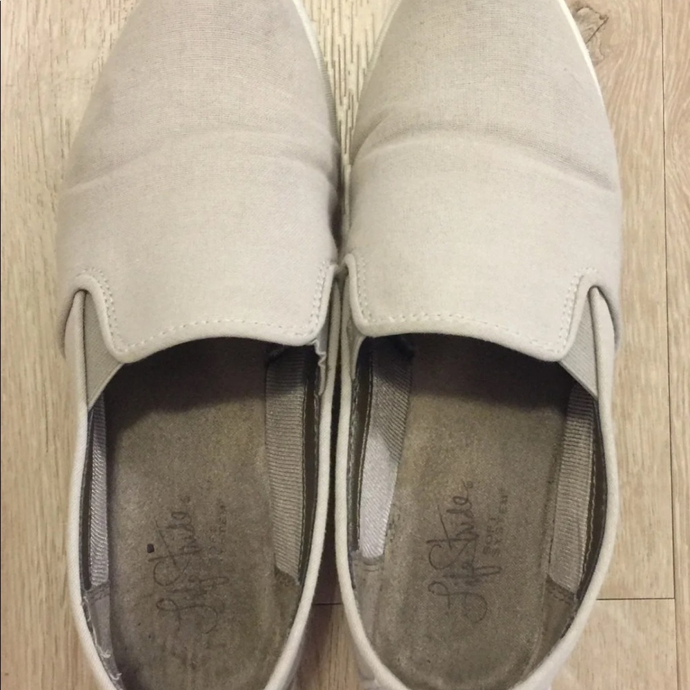 Life Stride Shoes Size 6 - Picture 2 of 3
